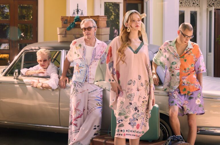 Wacoal ต้อนรับลมร้อนพาใจสบาย ไปกับเลานจ์แวร์คอลเลกชันใหม่ Wacoal Summer Breeze ชูความงดงามด้วยลายเส้นใบไม้ ช้างและลิง กับผลงานอันเป็นเอกลักษณ์ของ ยูน-ปัณพัท สงกรานต์นี้ต้องมีสไตล์ ใส่ได้ทั้งครอบครัว ในรูปแบบ Unisex