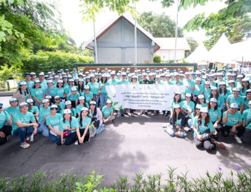 ผู้บริหารและพนักงาน ปตท.สผ. ร่วมกันปลูกต้นไม้เพิ่มพื้นที่สีเขียวในโอกาสครบ 40 ปี