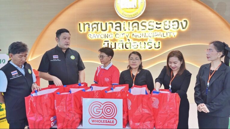โก โฮลเซลล์ เข้มนโยบาย ESG ปลุกพลังชุมชนรักษ์สิ่งแวดล้อม เดินหน้ามอบถังขยะแก่เทศบาลนครระยอง