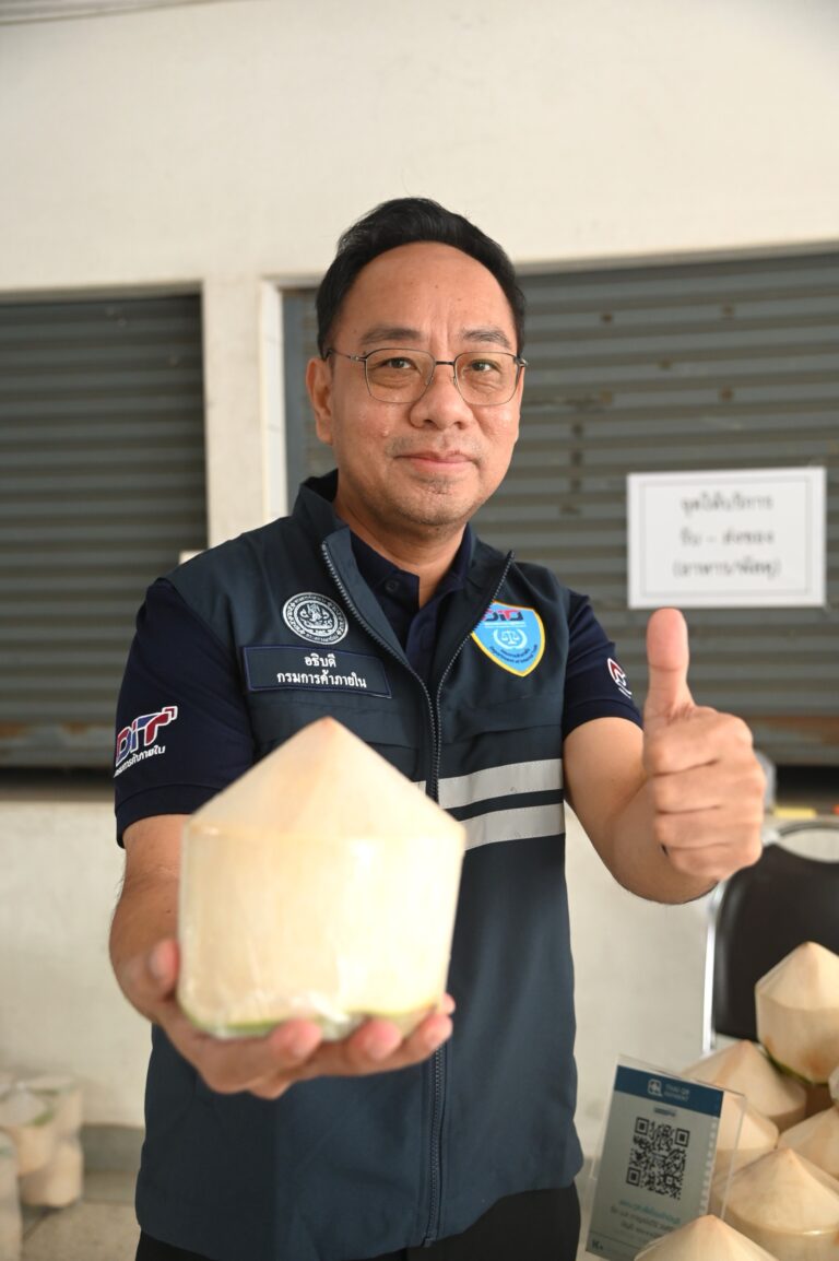 พาณิชย์เร่งช่วยเกษตรกรผู้ปลูกมะพร้าวน้ำหอม เดินหน้ากระจายผลผลิตออกนอกแหล่งผ่านกลไกตลาดค้าส่งค้าปลีก เชื่อมโยงแหล่งท่องเที่ยว พร้อมเปิด 20 จุด กระจายกว่า 200,000 ลูกทั่ว กทม.–ปริมณฑล