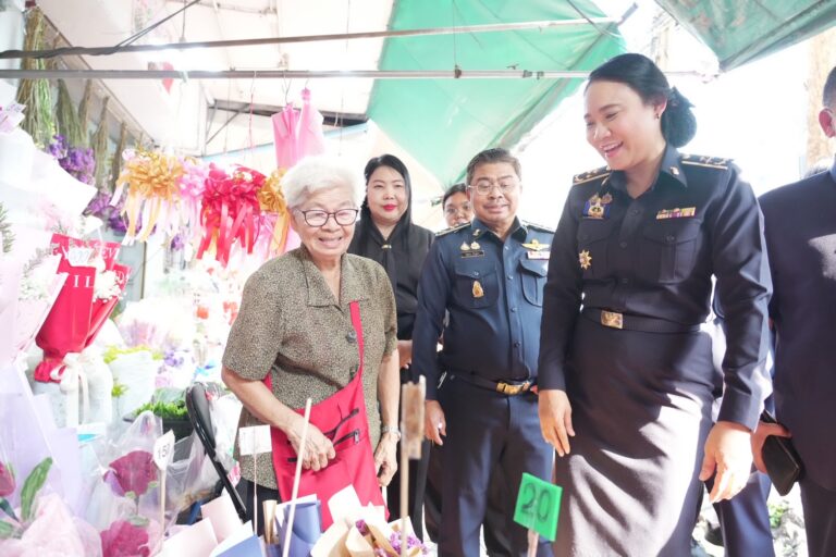 “พาณิชย์” ลุยปากคลอง สำรวจตลาดดอกไม้วาเลนไทน์คึกคัก