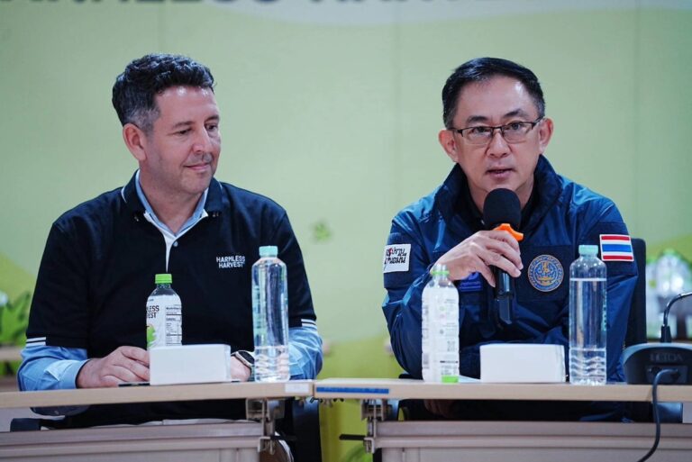 กรมพัฒนาธุรกิจการค้า ลงพื้นที่ ‘สมุทรสาคร’ แก้ปัญหาราคามะพร้าวน้ำหอมตกต่ำ