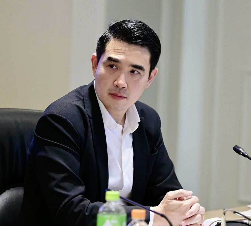 “พาณิชย์” ชี้แจงกรณีอินฟลูชื่อดังจำหน่ายทุเรียนลูกละ 100 บาท  เป็นการจัดโปรโมชันของอินฟลูเพื่อเร่งกระตุ้นการบริโภคทุเรียนเกรดรอง ไซต์เล็ก ในประเทศ ไม่ใช่เกรดส่งออก เผยผลลงพื้นที่สำรวจ พบราคาเฉลี่ย กิโลกรัมละ140-150 บาท